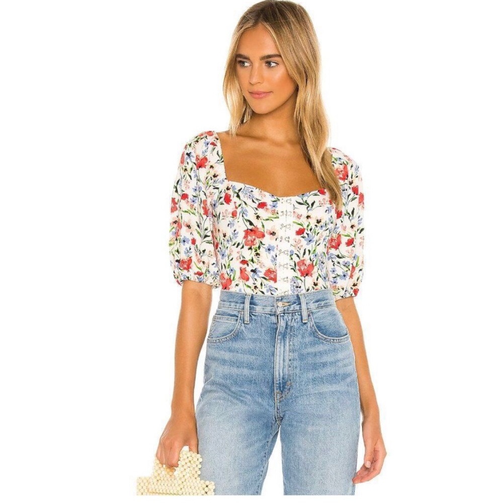 ASTR the LABEL Floral Puff Sleeve Crop Top in Cream with Red Floral Print
